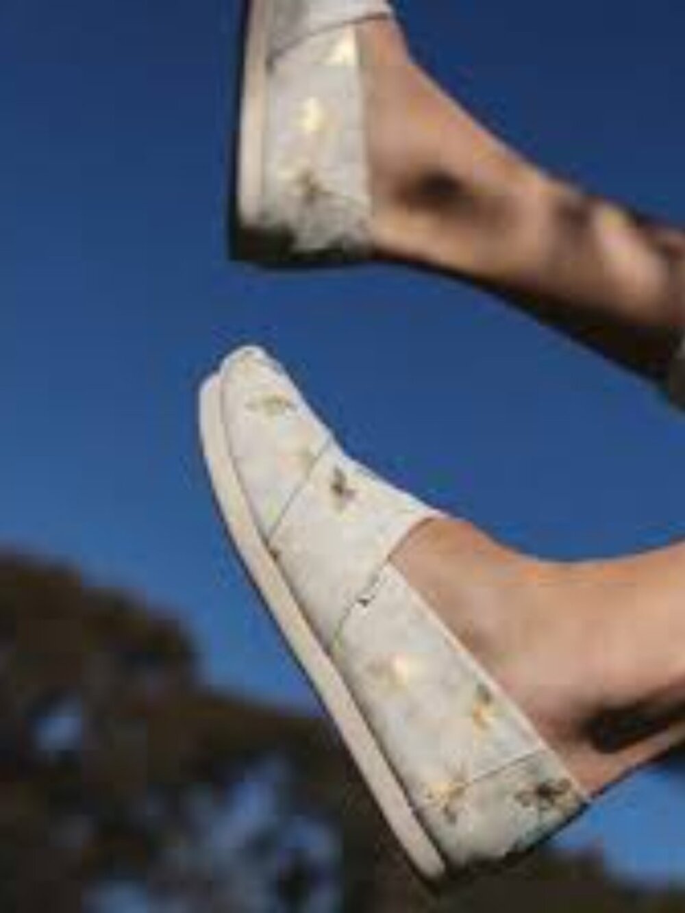 Toms Birch Foil Bumblebee Patterned Shoes in Gold And Cream